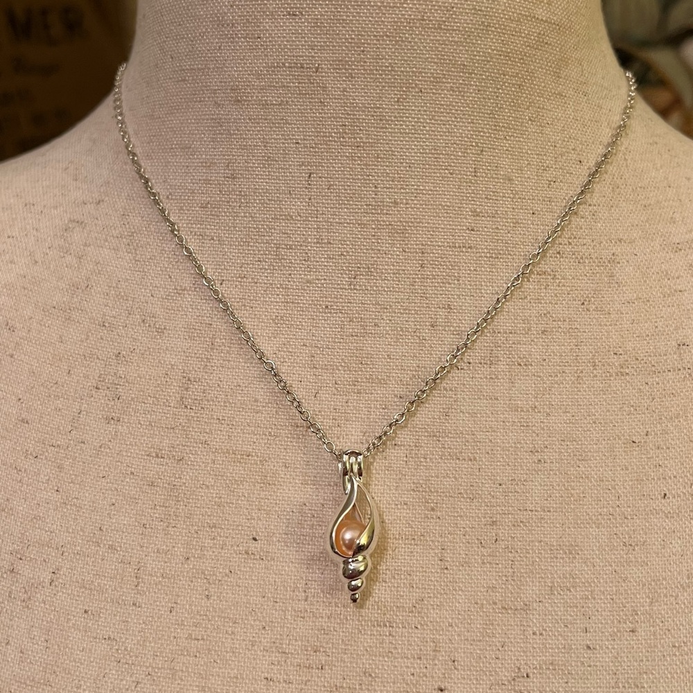 Freshwater Peach Pearl in Silver Shell Shaped Pendant Necklace